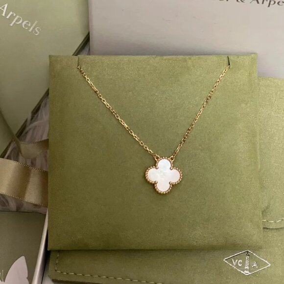 ✅Authentic Van Cleef & Arpels 18K Yellow Gold Necklace - Picture 1 of 12